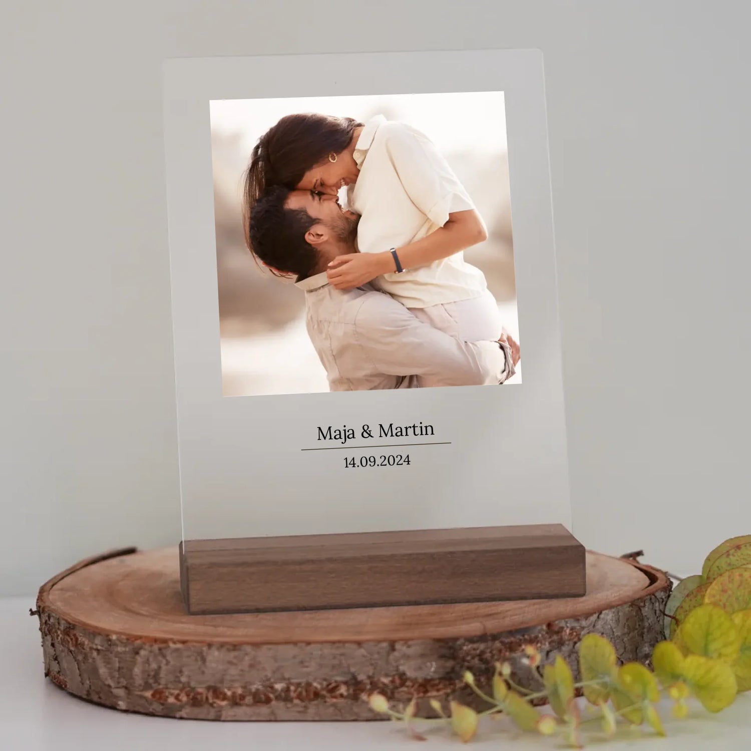 monmo_akrylove sklo_tmavy stojan -