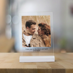 akrylova plaketa - biely stojan - monmo