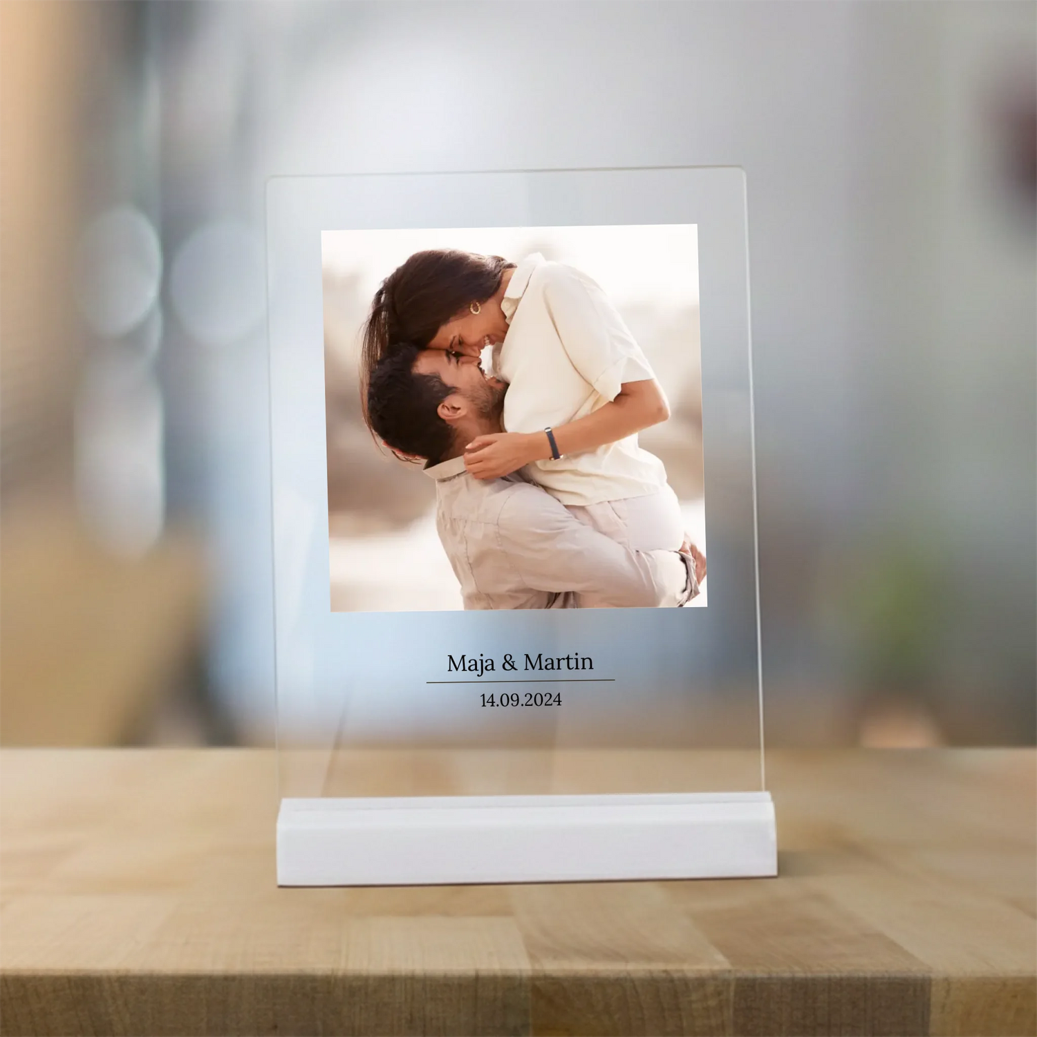 akrylova plaketa - biely stojan - monmo