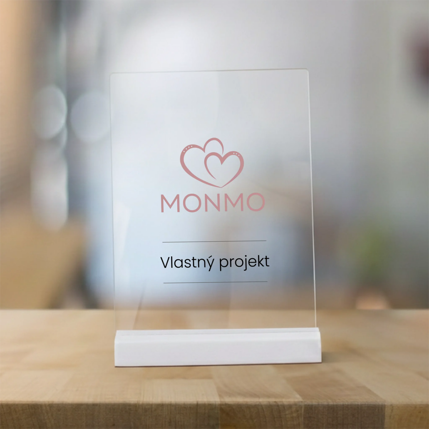 akrylova plaketa - biely stojan - monmo